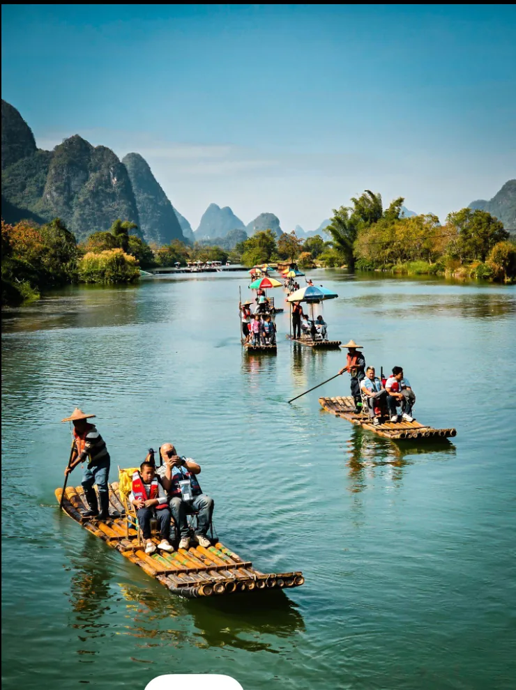 Río Yulong en balsa de bambú